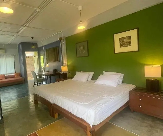 Perhehuone, Golden Mango House