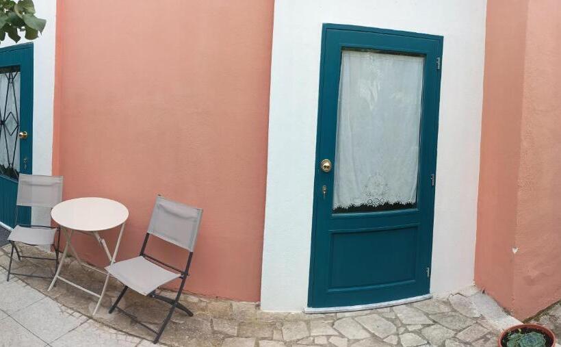 استودیو استاندارد با چشم‌انداز باغ, B&b Villa Machi