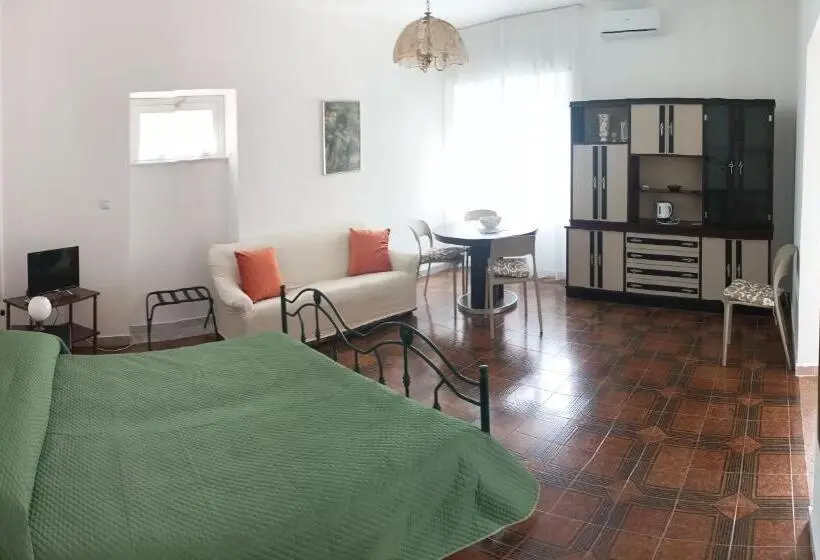 استودیو استاندارد با چشم‌انداز باغ, B&b Villa Machi