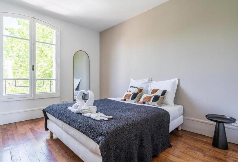 2 Bedroom Family Apartment with Views, Hatch