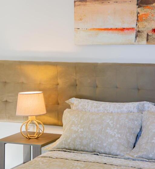 سوئیت با بالکن, Nobleza Apart