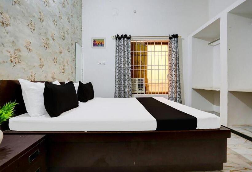 غرفة كلاسيكية ثلاثية, O Tulsi Palace