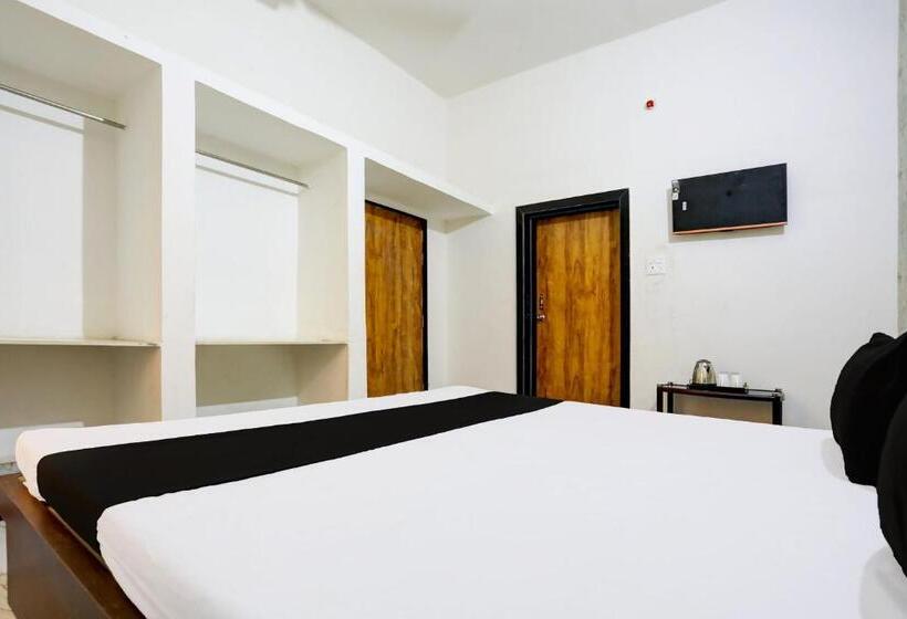 غرفة كلاسيكية ثلاثية, O Tulsi Palace