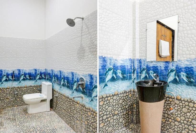 غرفة كلاسيكية ثلاثية, O Tulsi Palace