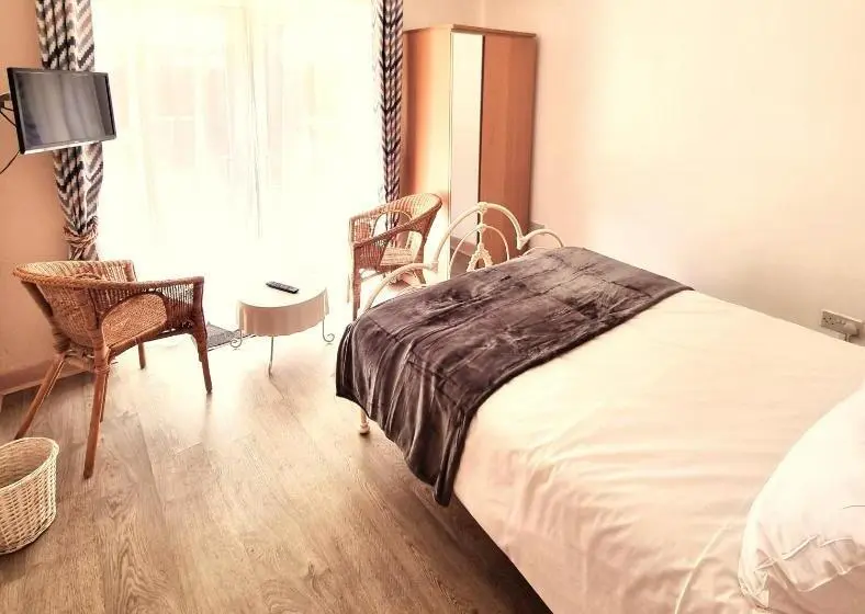 ガーデンビュースタンダードルーム, Oak Tree Rooms Ltd