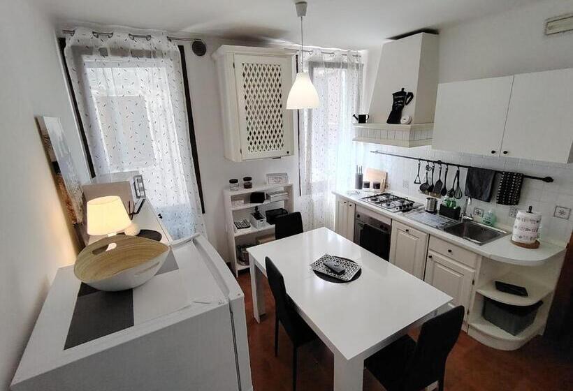 اتاق لوکس با چشمانداز شهر, Vicenza Room