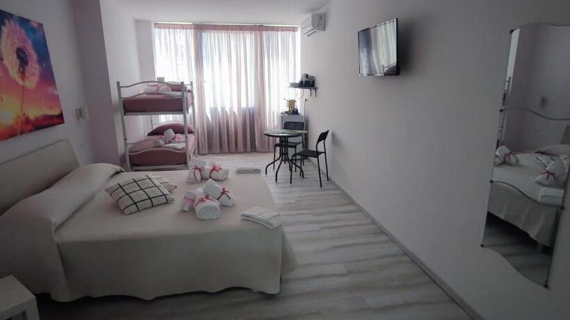 اتاق استاندارد چهار تخته, B&b Palmaviola