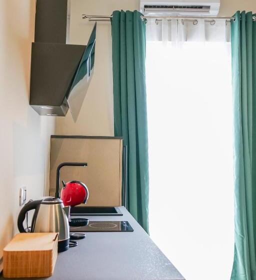 اتاق خانوادگی, Rooftop Parthenopeo Contemporary Rooms