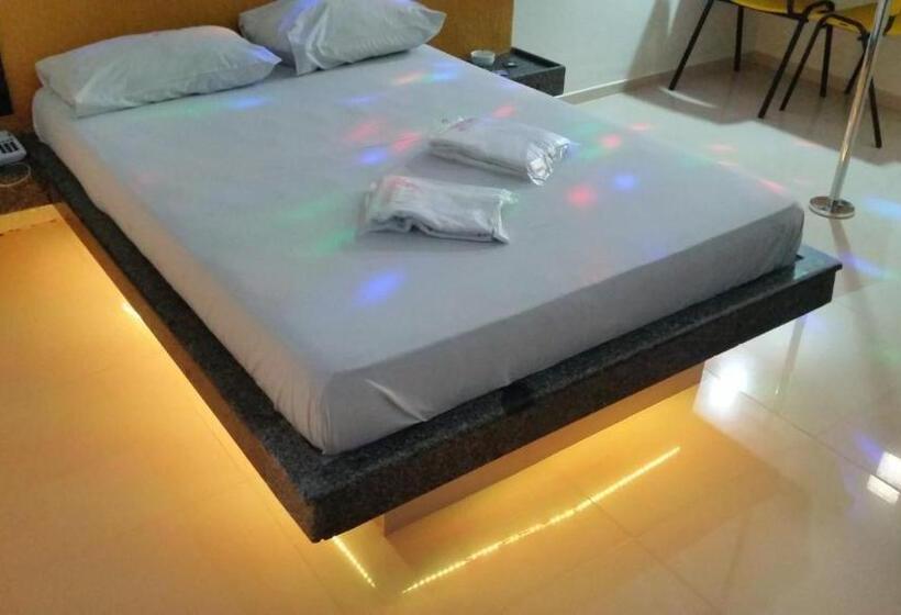 スタンダードルーム, Henry S Motel