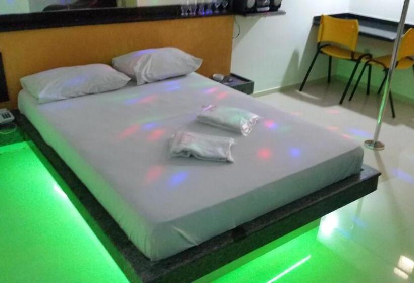 スタンダードルーム, Henry S Motel