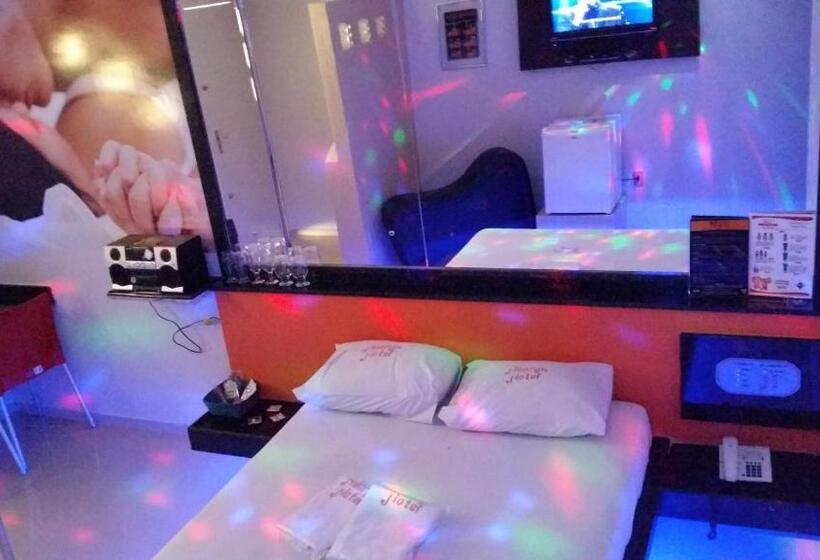 スタンダードルーム, Henry S Motel