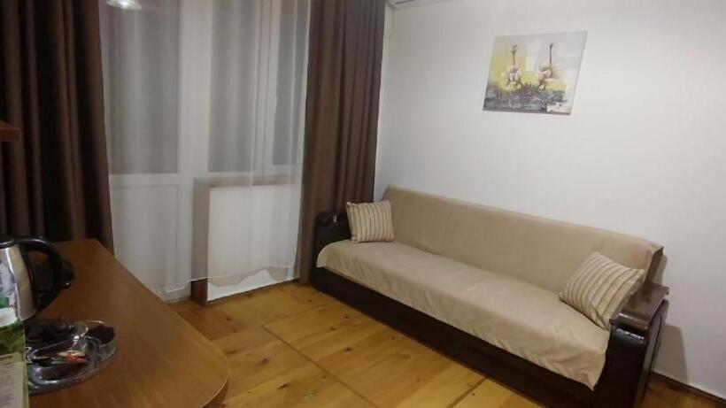 استودیو استاندارد با بالکن, Karakum Villa