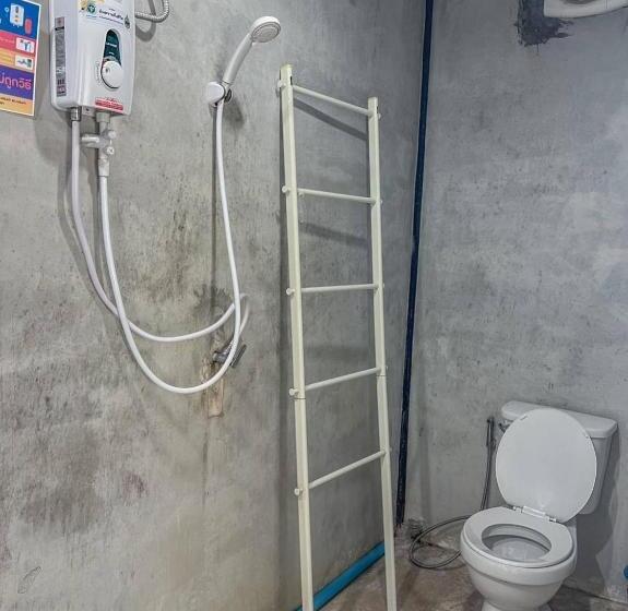 Номер Deluxe, Rai Saeng Tawan At Phu Thap Buek