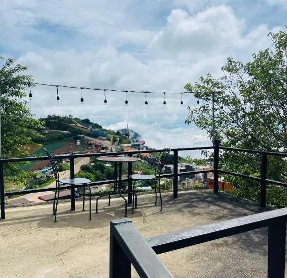 デラックスルーム, Rai Saeng Tawan At Phu Thap Buek