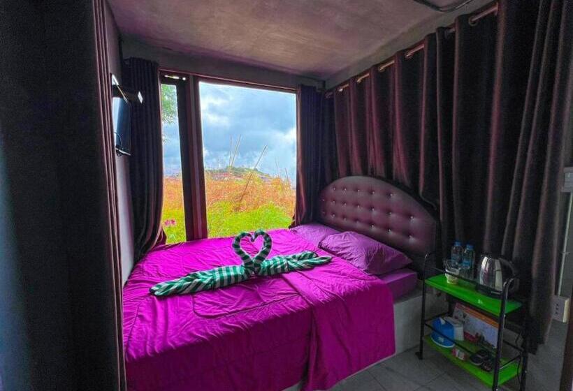 Номер Deluxe, Rai Saeng Tawan At Phu Thap Buek