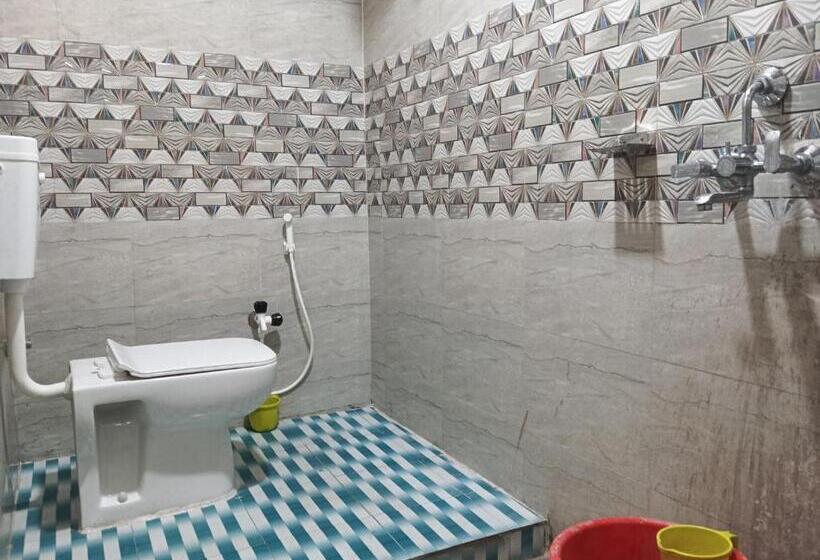 חדר משפחתי, Ss