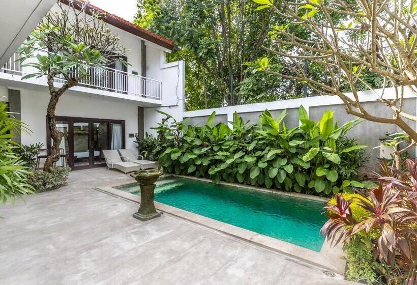 Номер Стандарт Вид на Бассейн, Villa Iva Canggu Bali