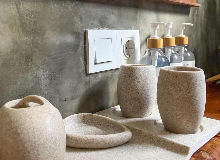 غرفة قياسية مطلّة علي حمام السباحة, Villa Iva Canggu Bali