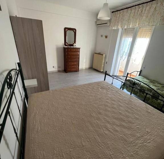 Standard Szoba, Civico 41