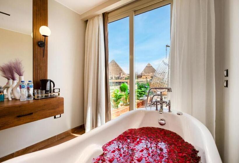 سوئیت با وان آب گرم, Gaia Pyramids