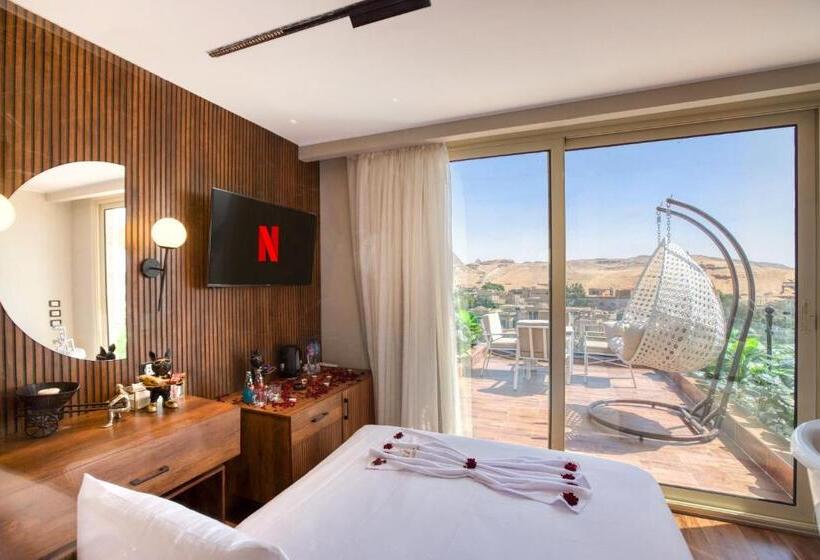 سوییت جونیور با بالکن, Gaia Pyramids