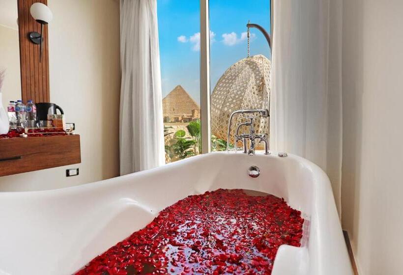 سوئیت با بالکن, Gaia Pyramids