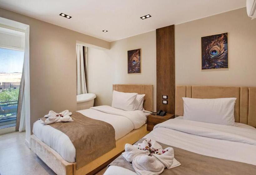 سوییت لوکس, Gaia Pyramids