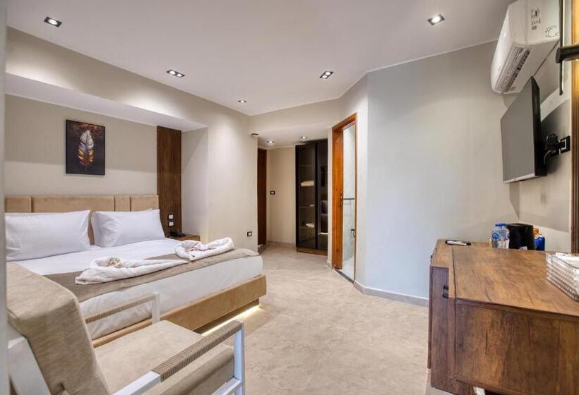 اتاق لوکس با بالکن, Gaia Pyramids