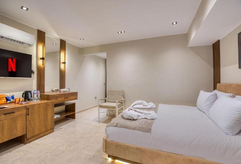 اتاق لوکس با بالکن, Gaia Pyramids