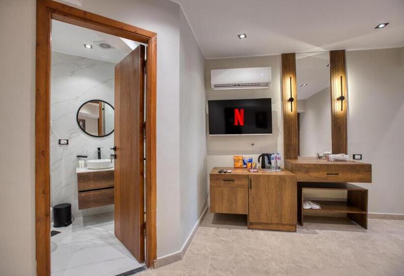 اتاق لوکس با بالکن, Gaia Pyramids