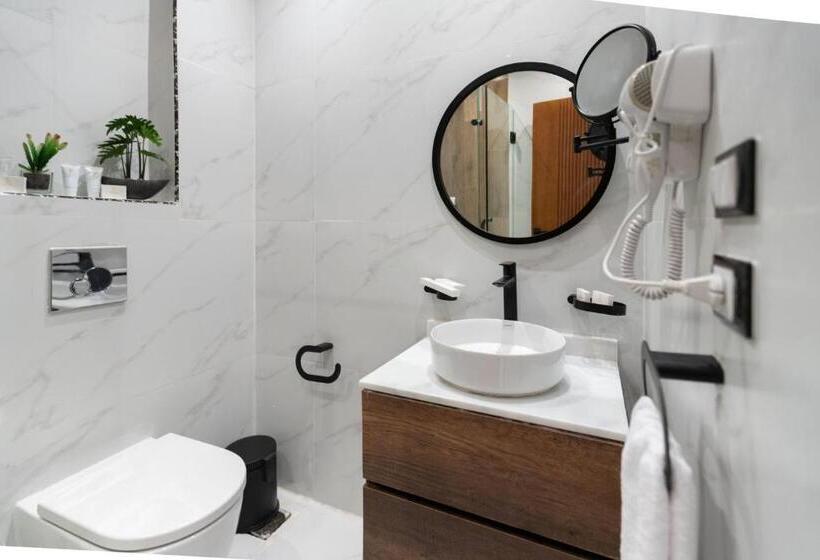 اتاق استاندارد چهارنفره با بالکن, Gaia Pyramids