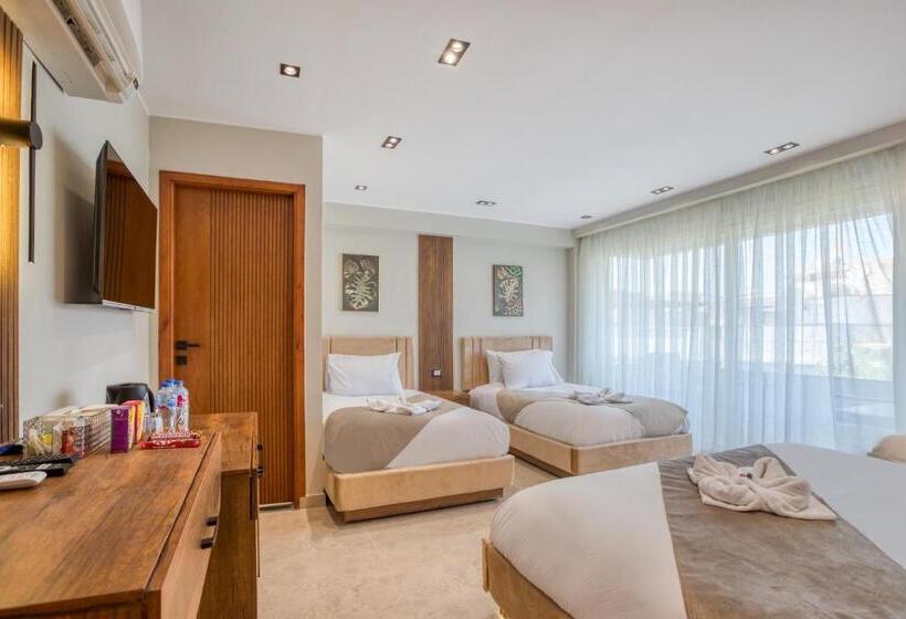 اتاق خانوادگی, Gaia Pyramids