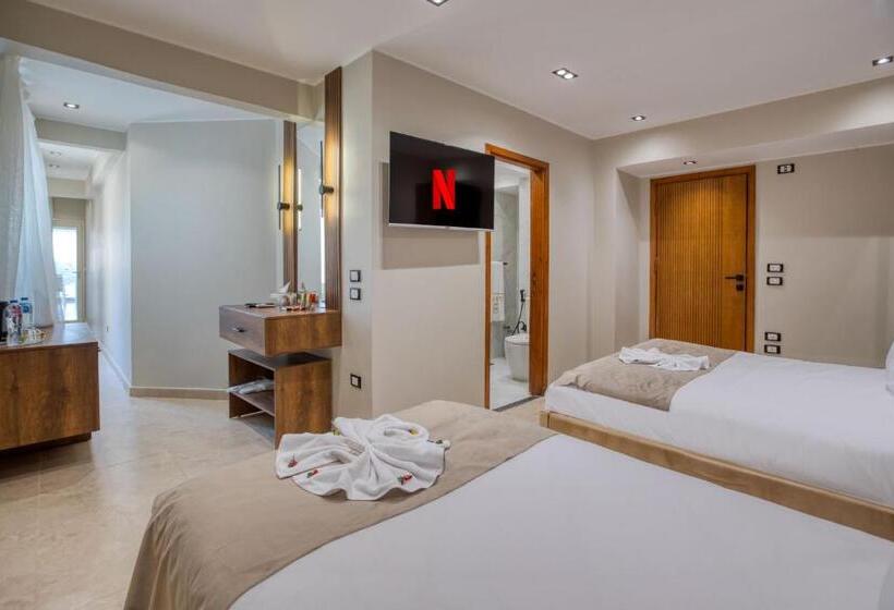 اتاق استاندارد با بالکن, Gaia Pyramids