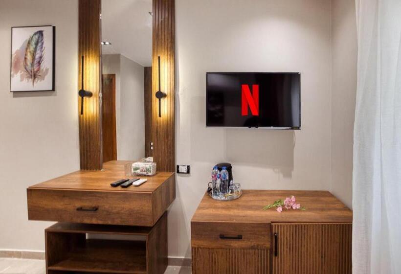 اتاق استاندارد چهار تخته, Gaia Pyramids