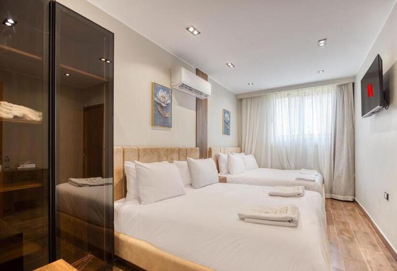 اتاق استاندارد چهار تخته, Gaia Pyramids