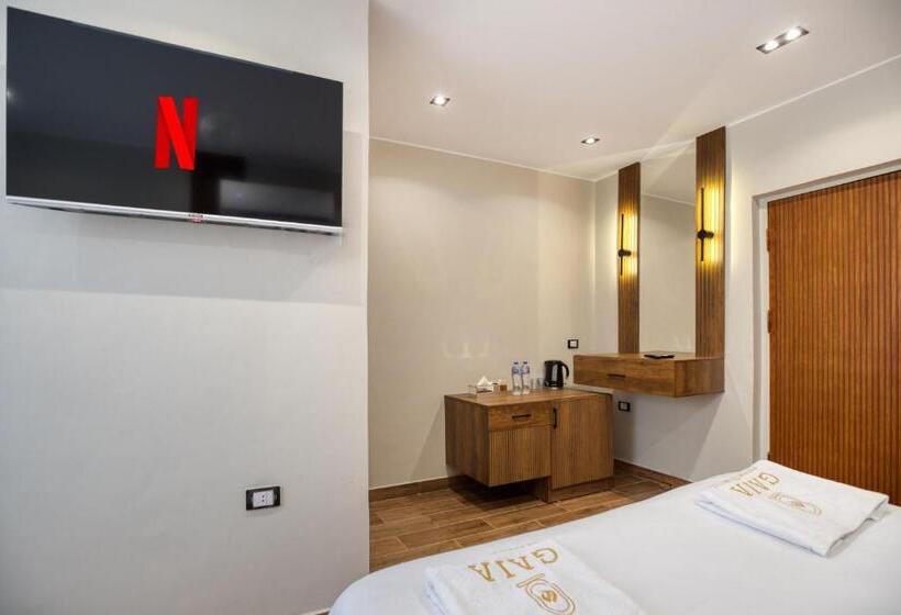 اتاق استاندارد چهار تخته, Gaia Pyramids