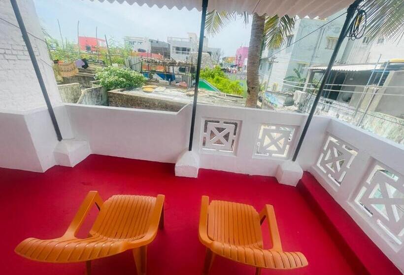 Номер Deluxe с Балконом, Yogi Home Stay