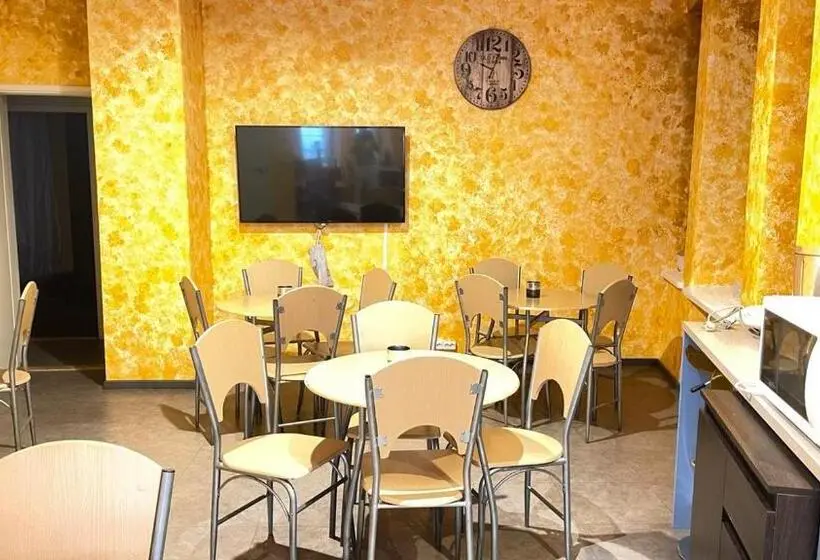 اتاق استاندارد سه نفره, Reval Hostel