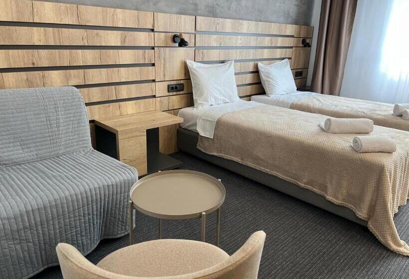 اتاق استاندارد سه نفره, Sremsky Inn