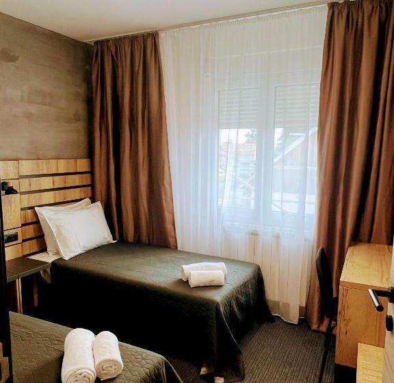 اتاق استاندارد سه نفره, Sremsky Inn