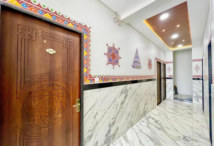 غرفة قياسية رباعية, Tirupati Inn ! Ujjain ! होटल तिरूपति इन తిరుపతి ఇన్ హోటల్ திருப்பதி இன் ஹோட்டல்fully Air Conditioned