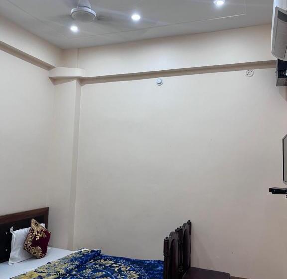 Standard-huone, R K Stay & Palace Near Ram Lalla Temple   800 Meter Ayodhya
