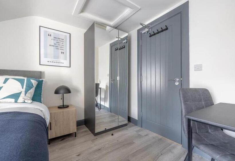 إستوديو ديلوكس, City Rooms