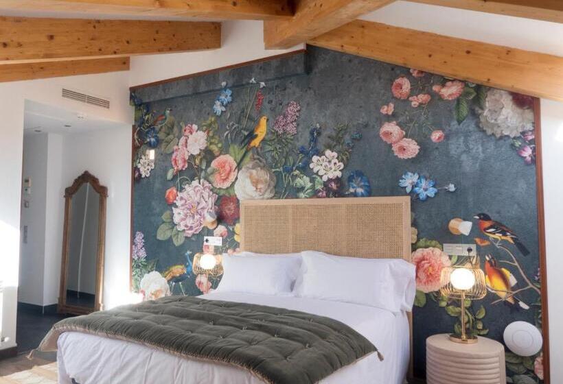 디럭스 룸, Christine Boutique