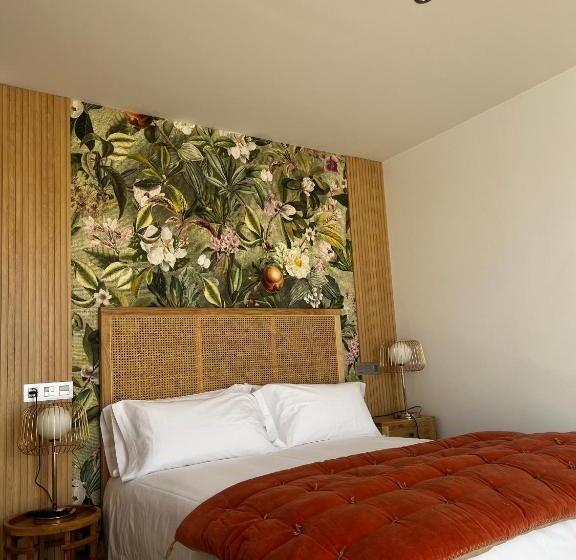 디럭스 룸, Christine Boutique