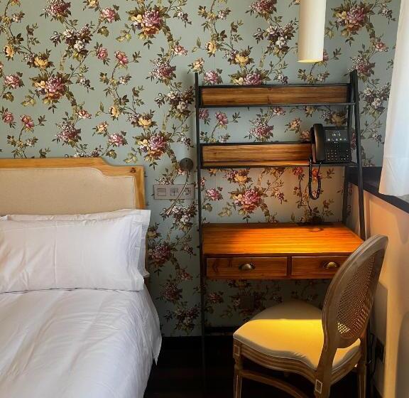 스탠다드 룸, Christine Boutique