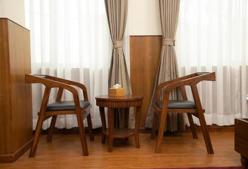 اتاق لوکس خانوادگی, Janajibika Pvt Ltd