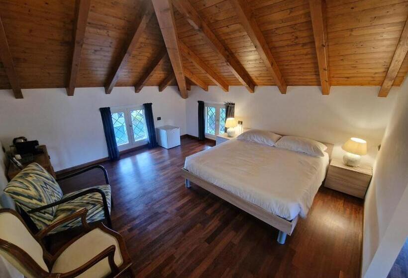 高级大房间, Moonlake