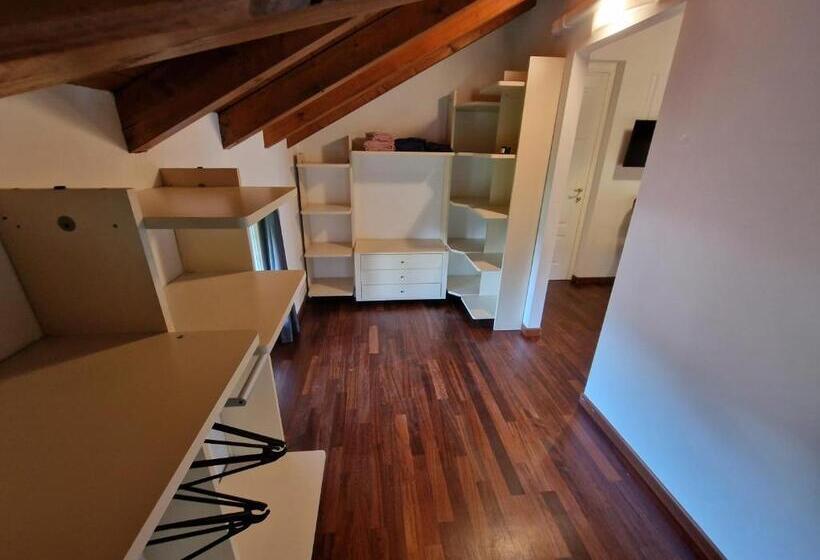 高级大房间, Moonlake