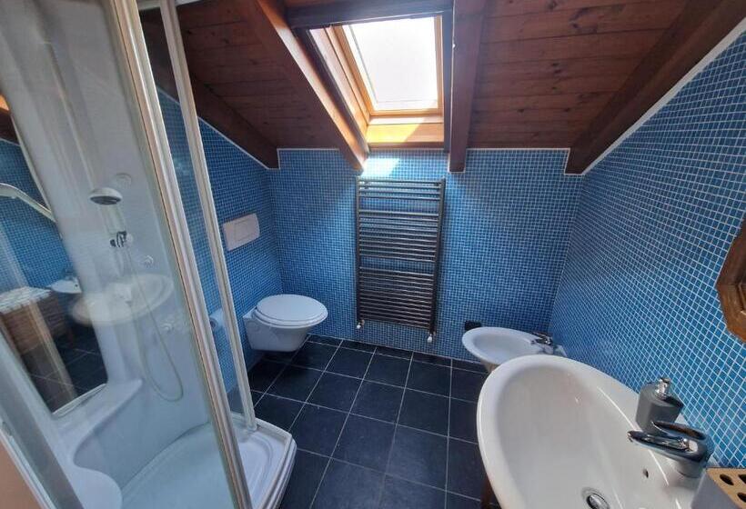 高级大房间, Moonlake